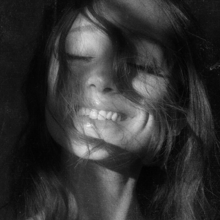 Ariana Grande&nbsp;– Petal